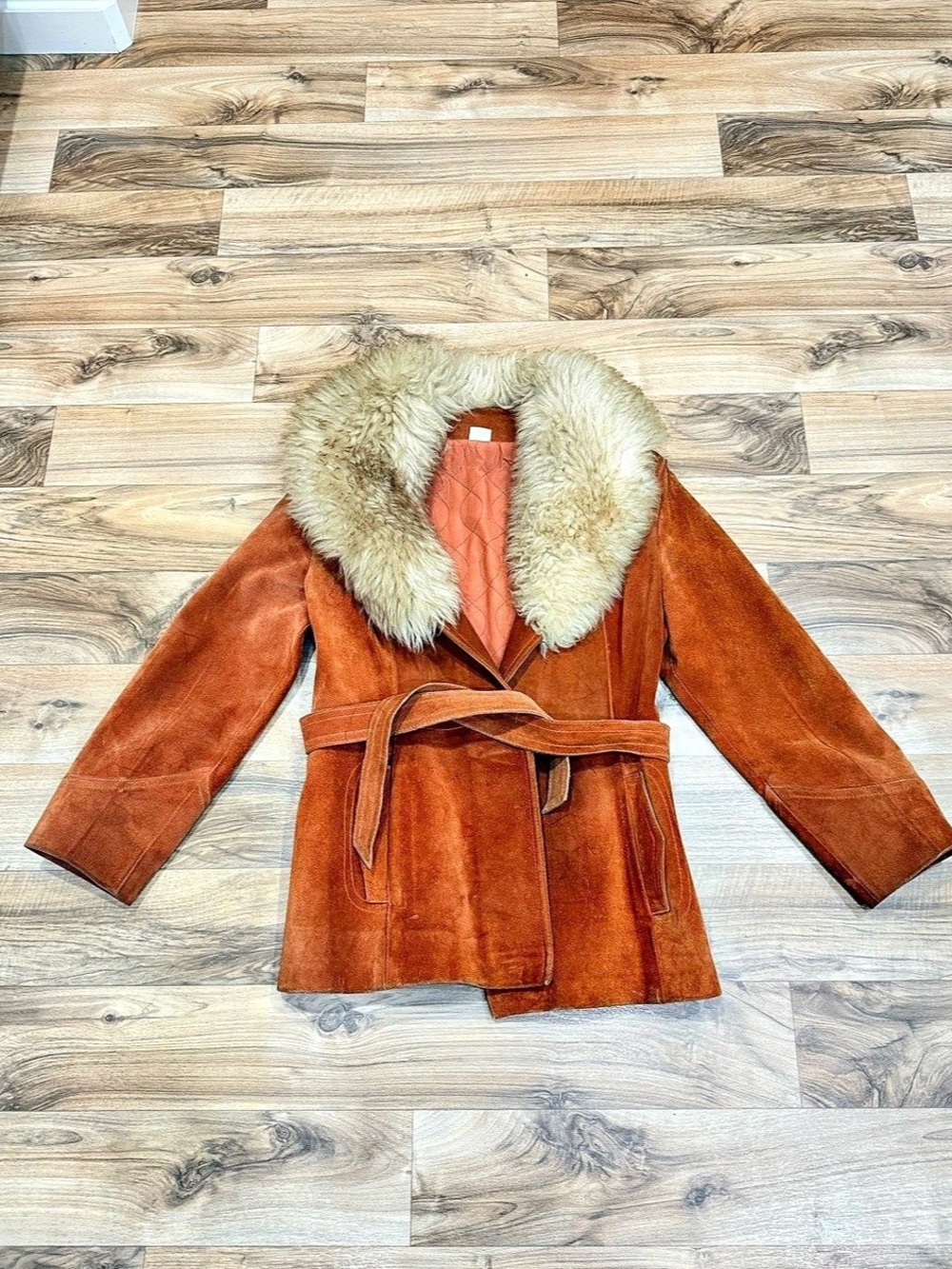 Vintage 1970’s Women's Brown Leather Jacket with Fur Collar - Picture 15 of 16